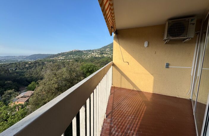 Appartement 5 pièces (3 chambres) vue dégagée avec terrasse, cave et parking privé — photo 2