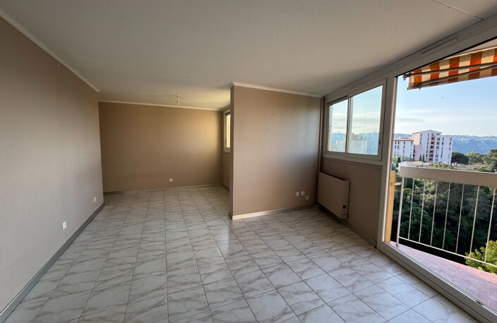 Appartement 5 pièces (3 chambres) vue dégagée avec terrasse, cave et parking privé — photo 4