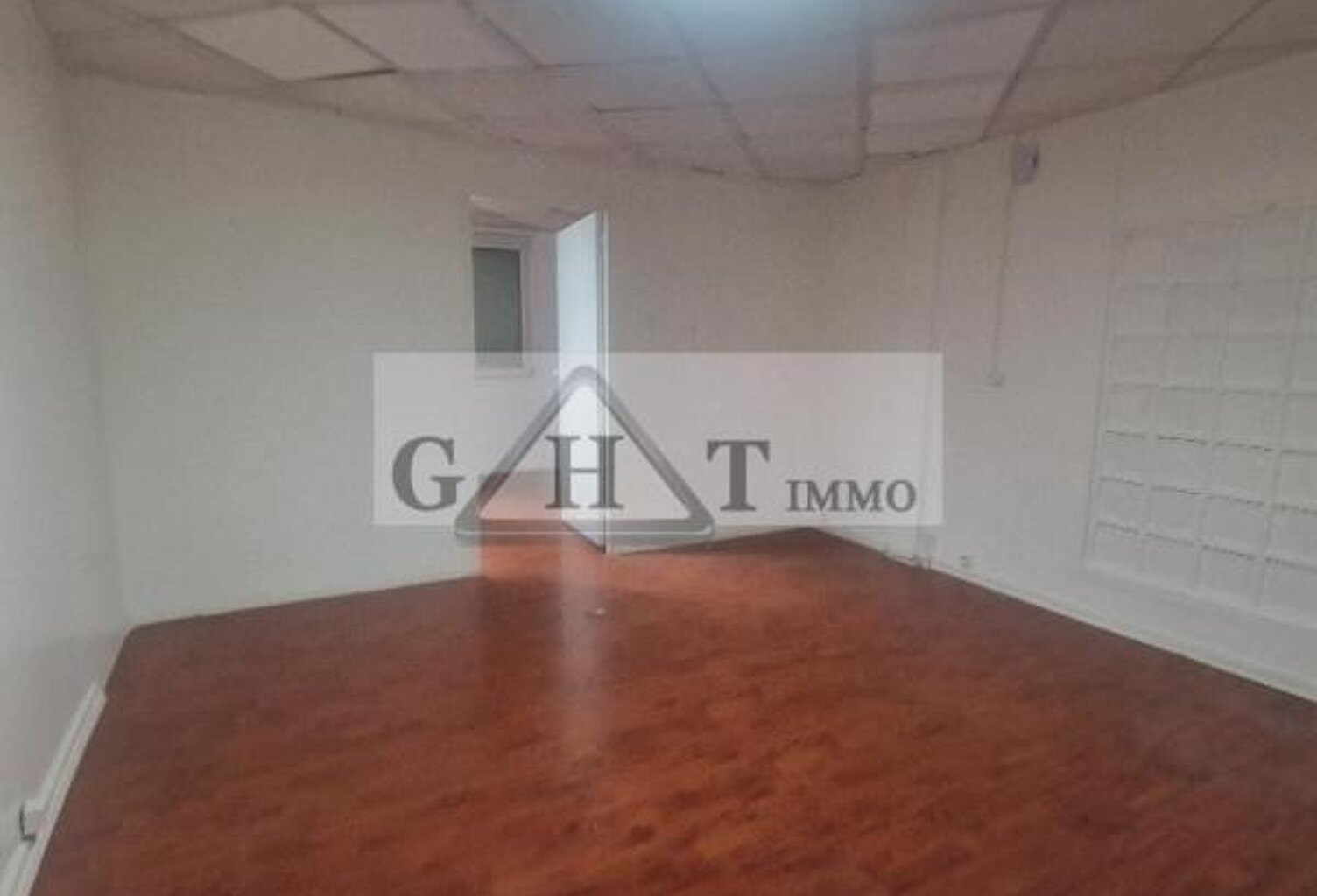 A LOUER  75 M² DE BUREAUX A AUBERVILLIERS — photo 1