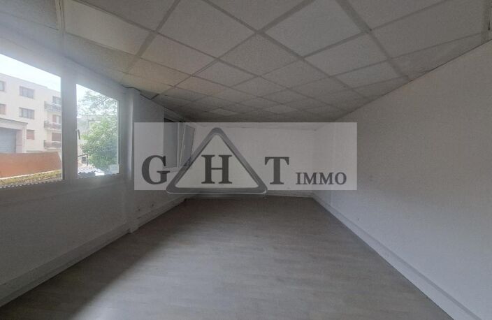 A LOUER  75 M² DE BUREAUX A AUBERVILLIERS — photo 3