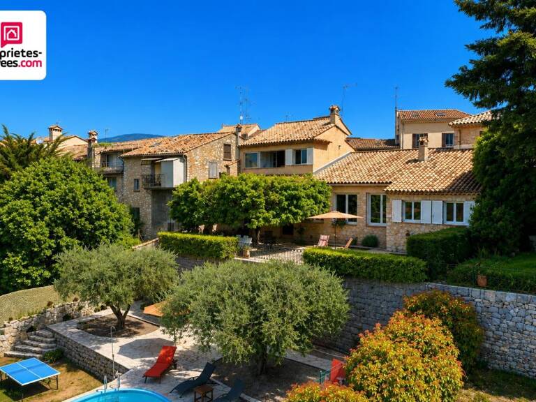 DEMEURE UNIQUE DANS VILLAGE PROVENCAL AVEC VUE EXCEPTIONNELLE — photo 1