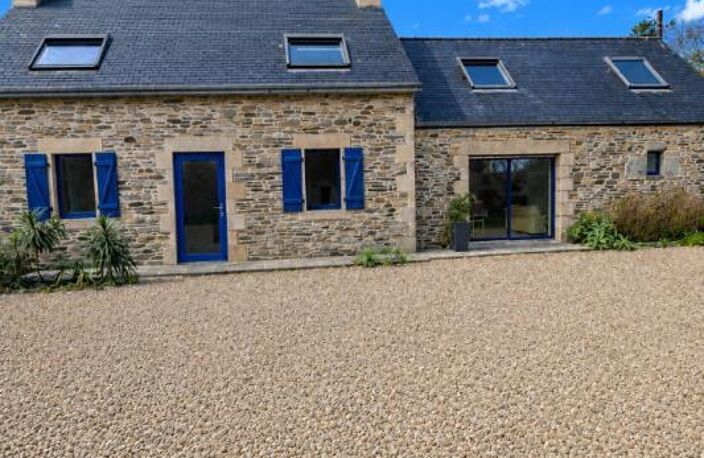 Propriété de charme avec 2 longères rénovées + dépendance à 500 m des plages ) — photo 2