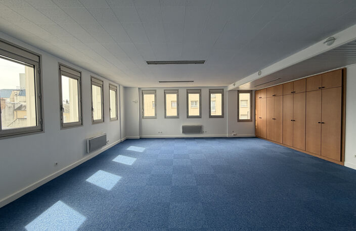 Bureaux à Vendre - Proximité Gare Orléans - 137 m2 - 4 parki — photo 3