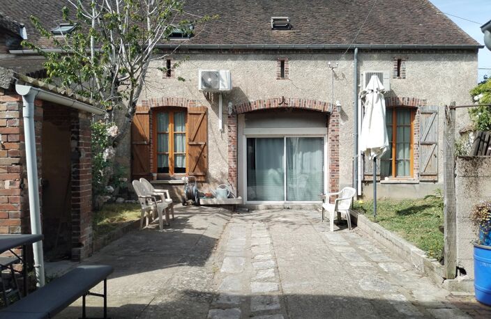 MAISON DE VILLE 8 PIÈCES 4 CHAMBRES GRANGE ET JARDIN — photo 3
