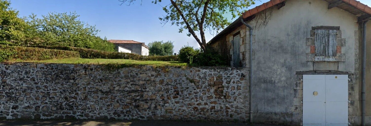 Garage   m² à vendre à Chabanais (16150)