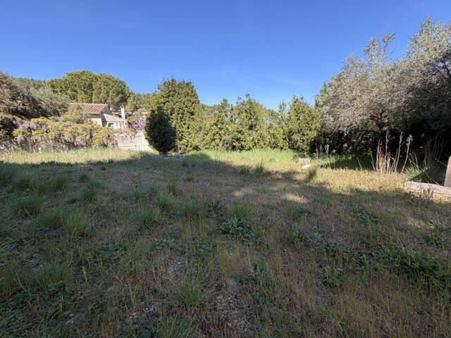 Calvisson   Terrain constructible de 4 058 m2 sur les hauteu — photo du bien