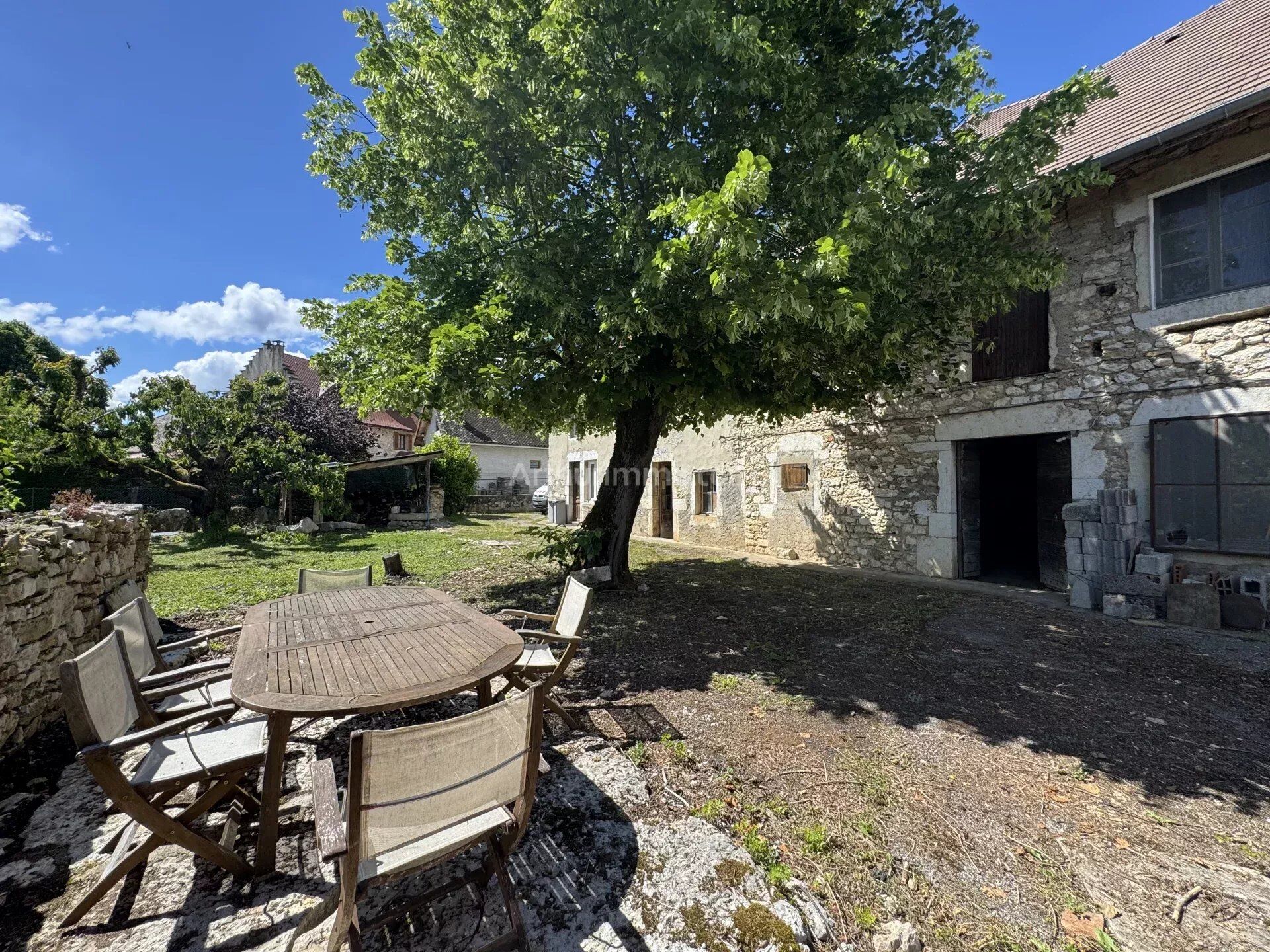 Maison 5 pièces 160 m² · à Izieu · 160 m² · 270 000 €