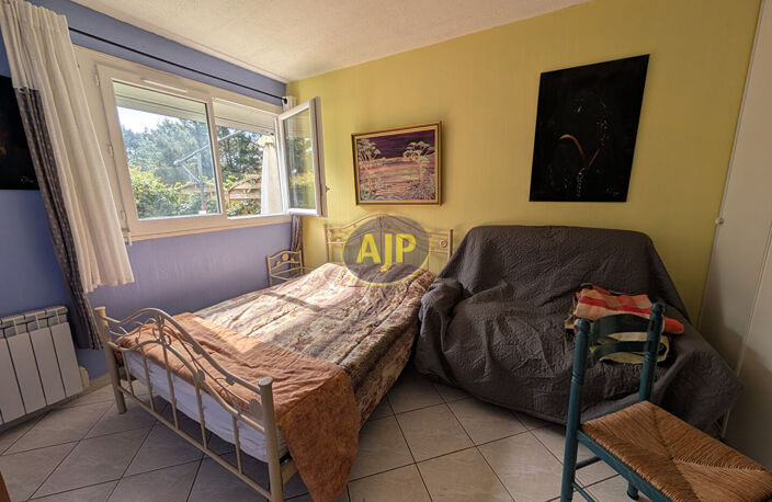 Appartement T2, jardinet et place de parking — photo 4