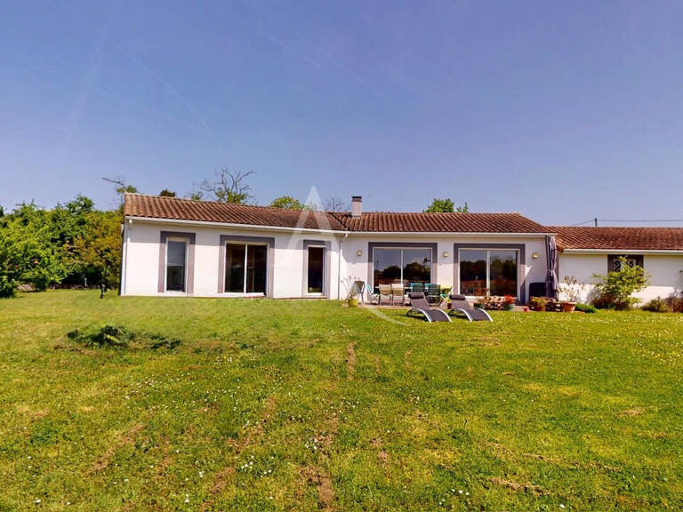 Maison 5 pièces,150 m2 de plain pied avec deux garages — photo 1