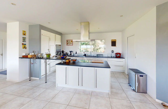 Maison 5 pièces,150 m2 de plain pied avec deux garages — photo 3