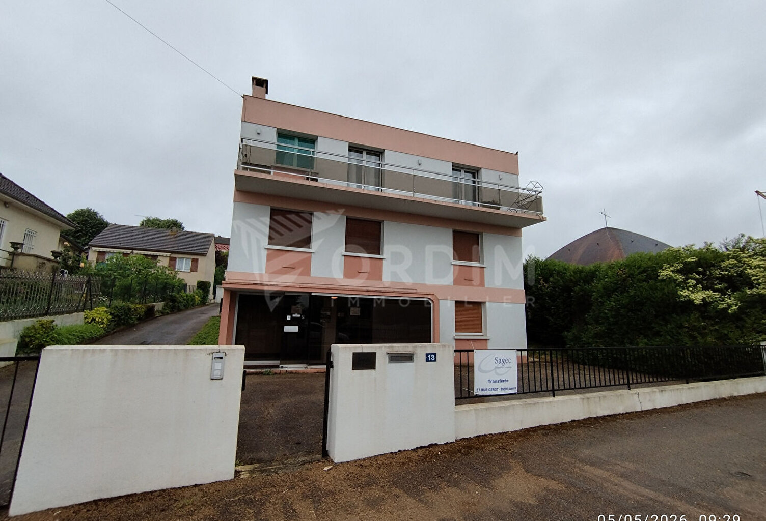 Ensemble de Bureaux - 261m² avec 8 parking et un garage — photo 1