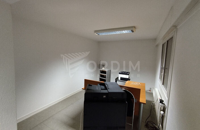 Ensemble de Bureaux - 261m² avec 8 parking et un garage — photo 4