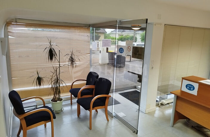 Ensemble de Bureaux - 261m² avec 8 parking et un garage — photo 5