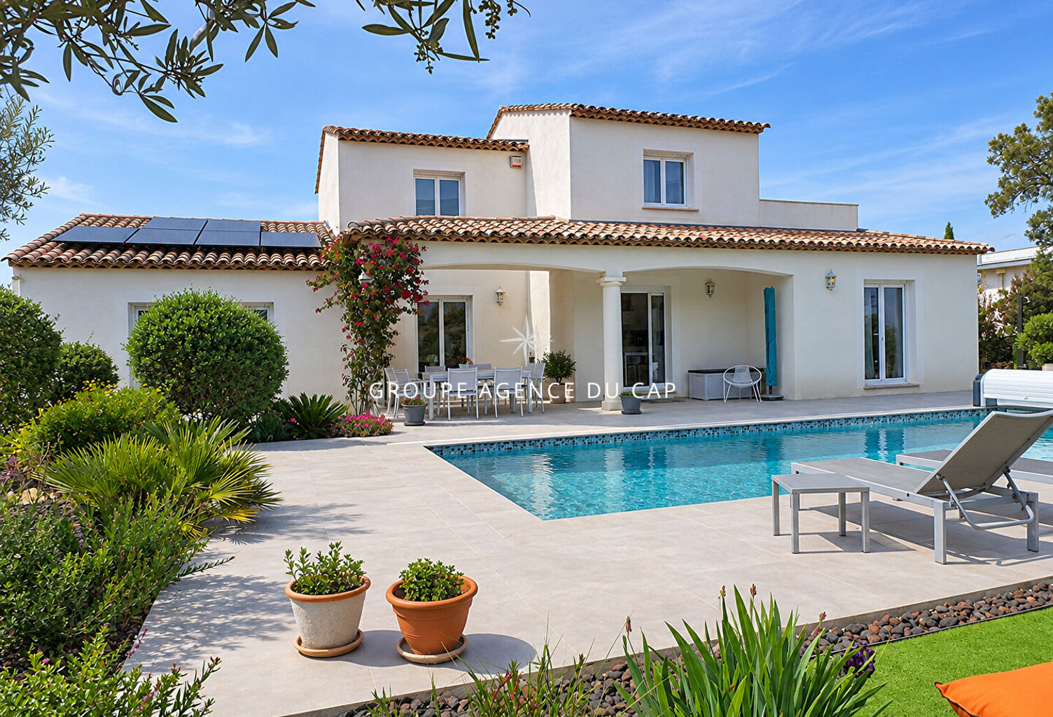 À VENDRE VILLA 6 PIÈCES, 185 M² AVEC 4 CHAMBRES PISCINE ET GARAGE, À SAINT-AYGULF — photo 1
