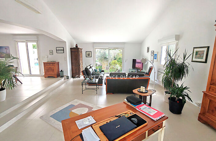 À VENDRE VILLA 6 PIÈCES, 185 M² AVEC 4 CHAMBRES PISCINE ET GARAGE, À SAINT-AYGULF — photo 5