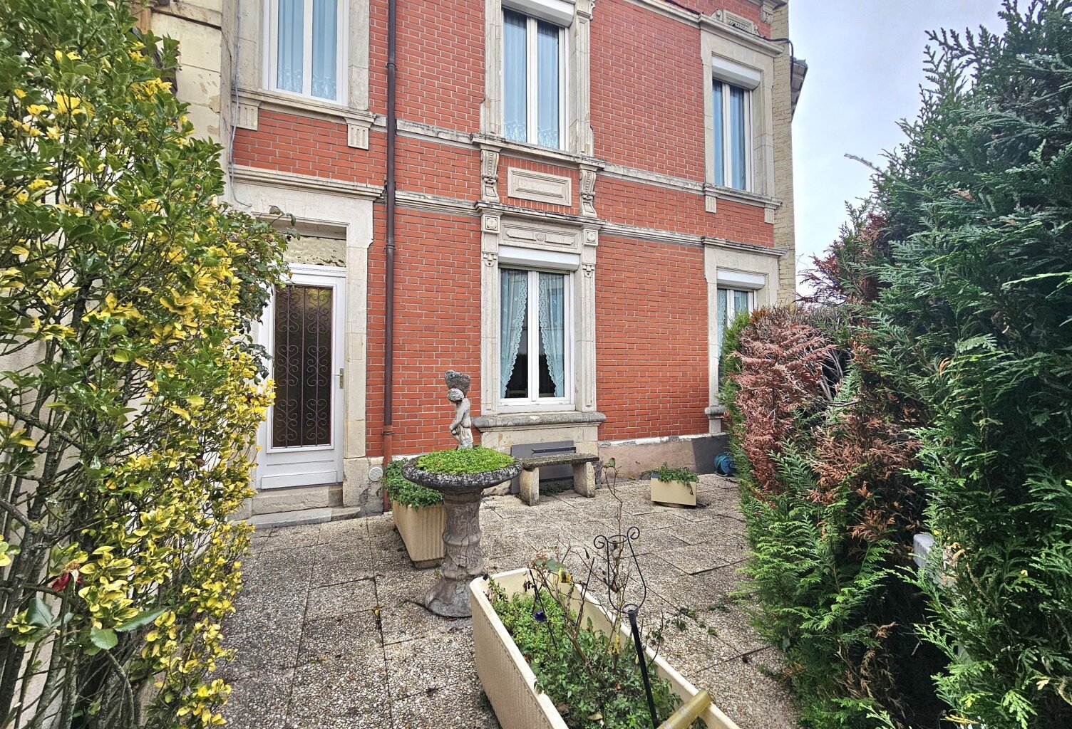 Maison type 9 prête à vivre proche Jasmin — photo 1