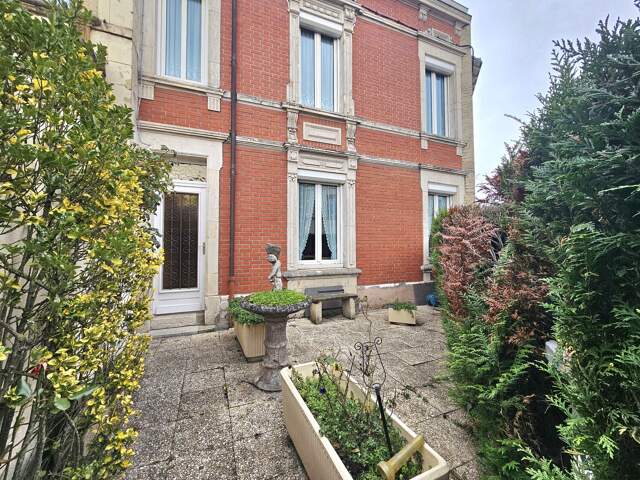 Maison type 9 prête à vivre proche Jasmin — photo du bien