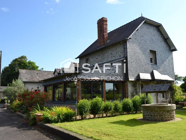 Maison 150 m² avec dépendances sur 9 400 m² de terrain  Ambrières-les-Vallées — photo 1