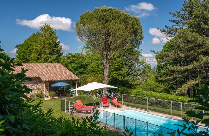 St Cyr-Au-Mont-D'Or - Maison de 220 m² environ - Terrain de 5000 m² - 4 Chambres - Piscine — photo 2