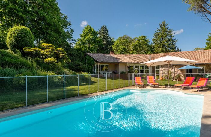 St Cyr-Au-Mont-D'Or - Maison de 220 m² environ - Terrain de 5000 m² - 4 Chambres - Piscine — photo 3
