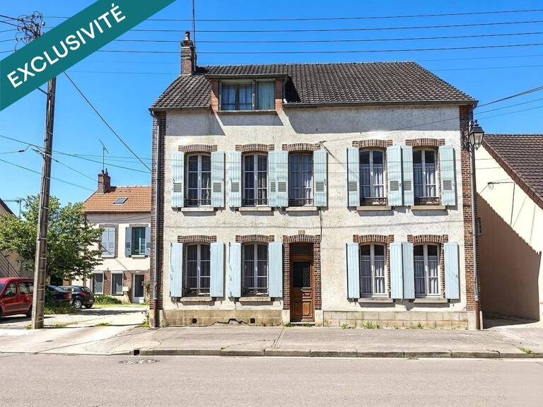 Maison bourgeoise avec dépendances et terrain — photo 1