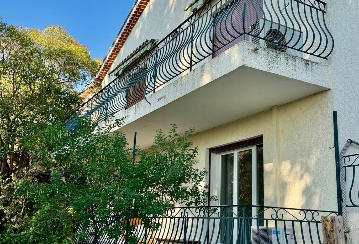 Serinette , grande maison familiale — photo 1