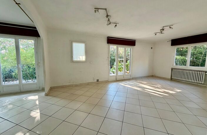 Serinette , grande maison familiale — photo 2