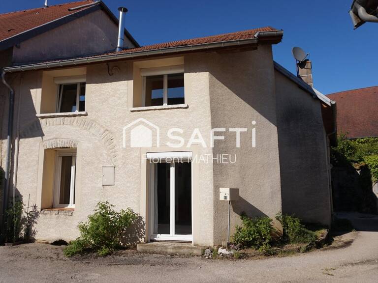 Maison de village au calme de 142 m² totalement rénovée en 2001 avec 3 chambres. — photo 1