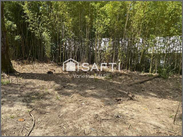 Terrain 840m2 constructible et libre constructeur — photo du bien