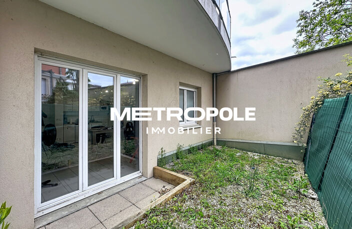 Studio avec jardin, terrasse et double parking en plein cent — photo 2