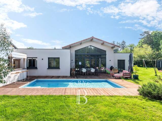 Maison d’architecte 123 m² habitables – 201 m² au sol – 4 chambres – piscine — photo du bien