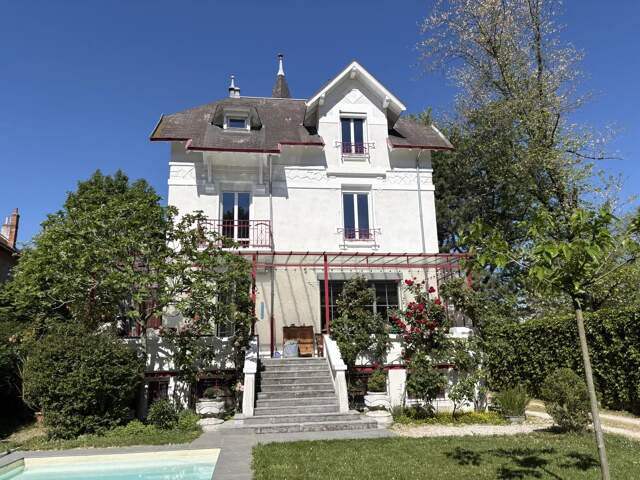 Grenoble - Propriété d"exception 173m² - Demeure bourgeoise avec dépendance et piscine — photo du bien