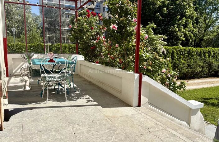 Grenoble - Propriété d"exception 173m² - Demeure bourgeoise avec dépendance et piscine — photo 2