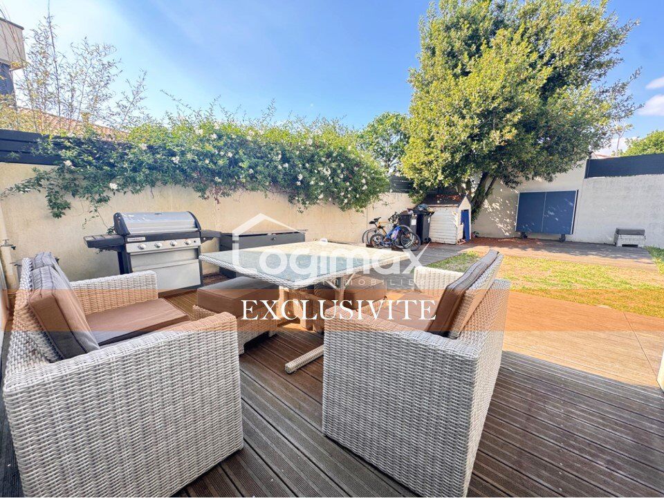 Villa / Maison  T5 à vendre Rochelle (La) 17000