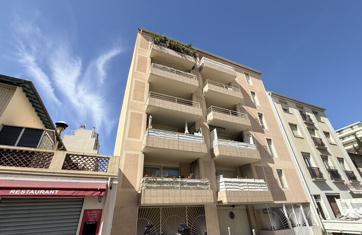 NICE OUEST Avenue Frémont : Parking Privatif - Quartier Oues — photo 2