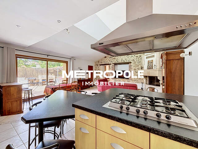 Jolie Maison en pierre - Piscine — photo du bien