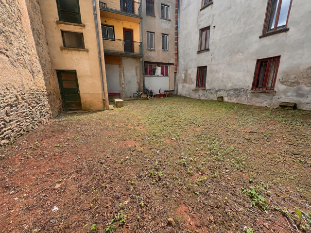 Plateau à aménager avec cour privative en plein centre de Ta — photo du bien