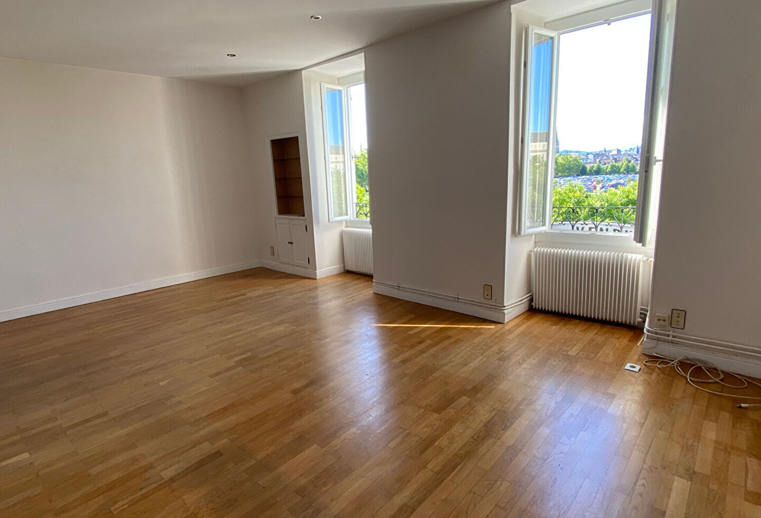 Vue Pyrénées - Appartement  4 pièces - 115 m2 - Secteur Place de Verdun - Lamartine — photo 1