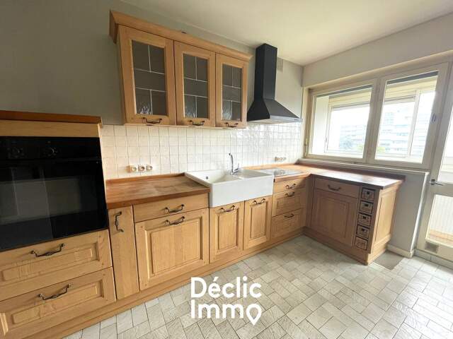 Appartement en résidence à la Roche-sur-Yon, proche de l'école et des commodités. — photo du bien
