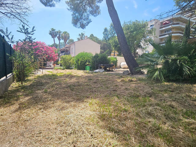 Bas de villa avec jardin privatif de 613 m² ? Fort potentiel ! — photo du bien