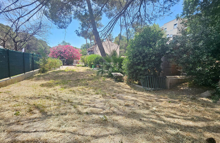 Bas de villa avec jardin privatif de 613 m² ? Fort potentiel ! — photo 2