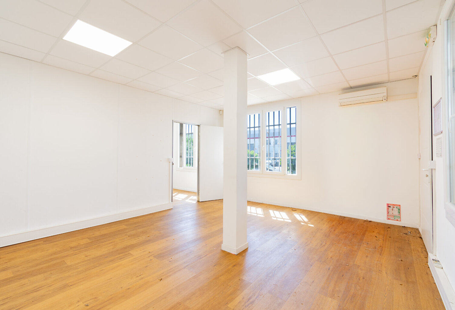 Bureaux  285m2 Marseille 13015 — photo 1