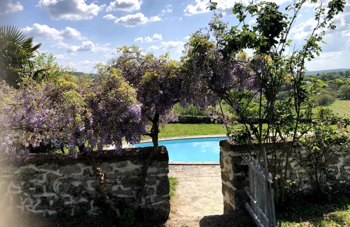 Maison sur beau terrain avec piscine et jolie grange à rénover ! — photo 2
