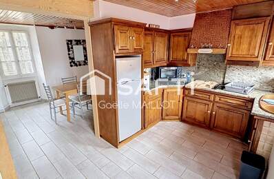 Maison de village avec balcons — photo du bien