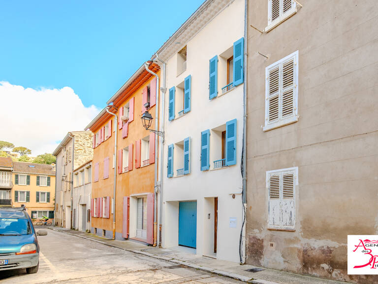 Maison de village rénovée avec garage et terrasse  Centre de Co — photo 1