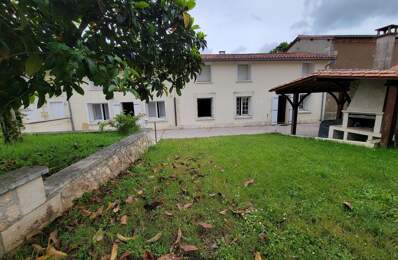 Maison avec deux logements garages jardin — photo du bien