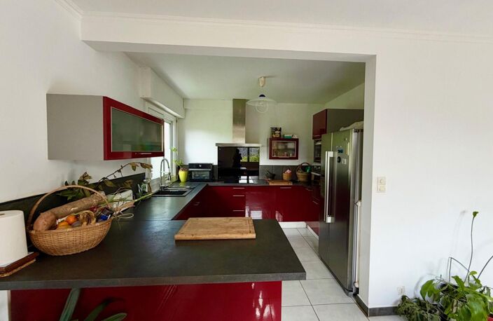 Maison avec vie de plain-pied, sous-sol complet et jardin de 952 m². — photo 4