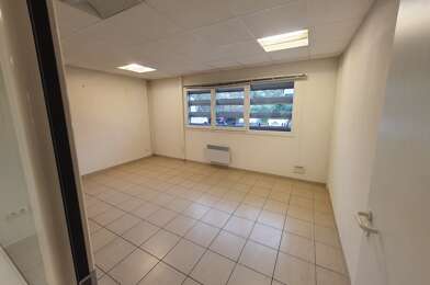 Bureau 7 pièces 1200 €