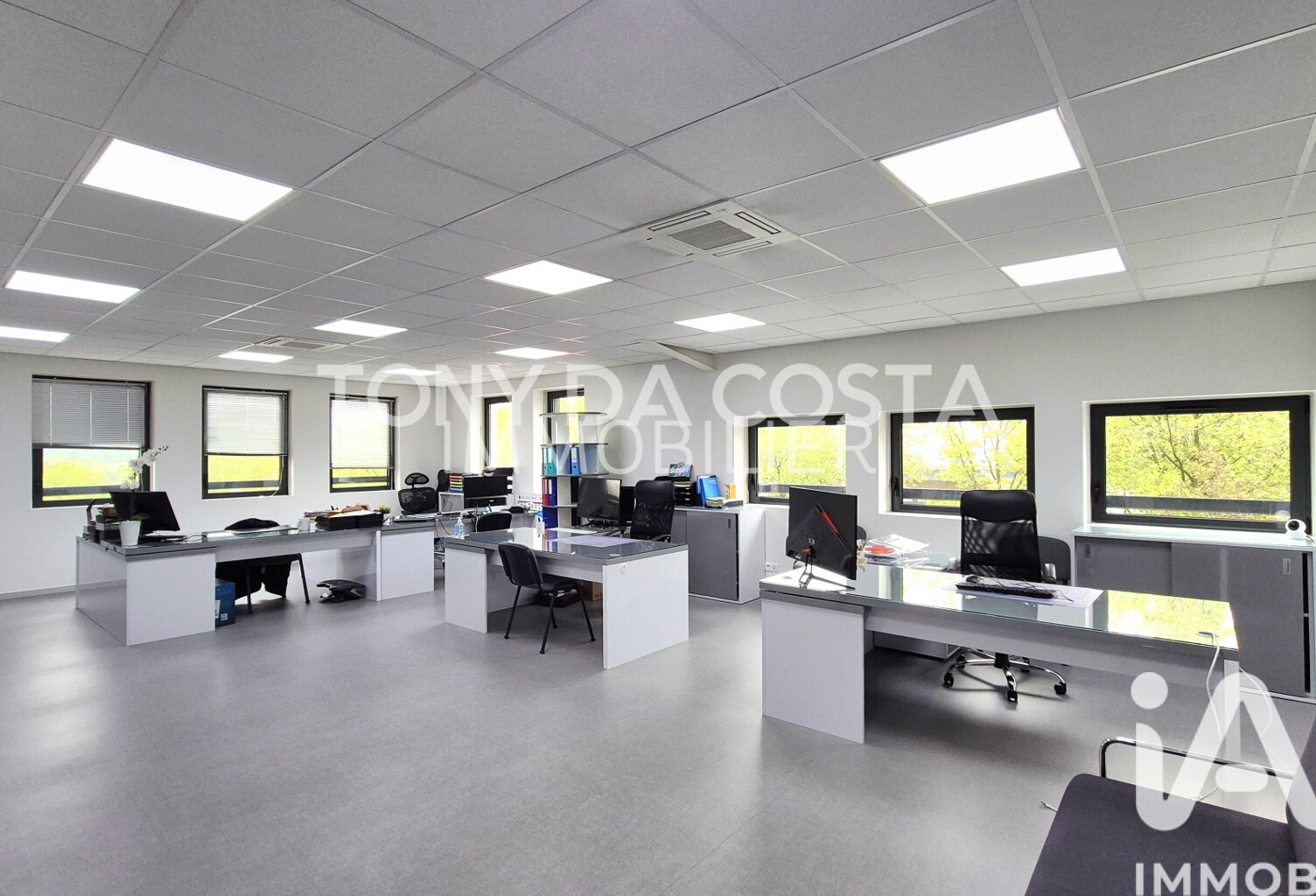 Vente Boutique/Local commercial 102 m&sup2; — photo 1