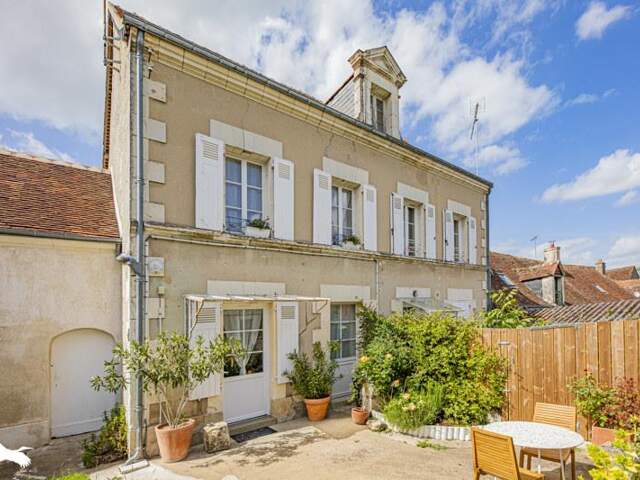 Maison en pierre de 5 pièces principales — photo du bien